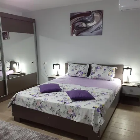 Casa Nina ホームステイ エフォリエ・ノルド