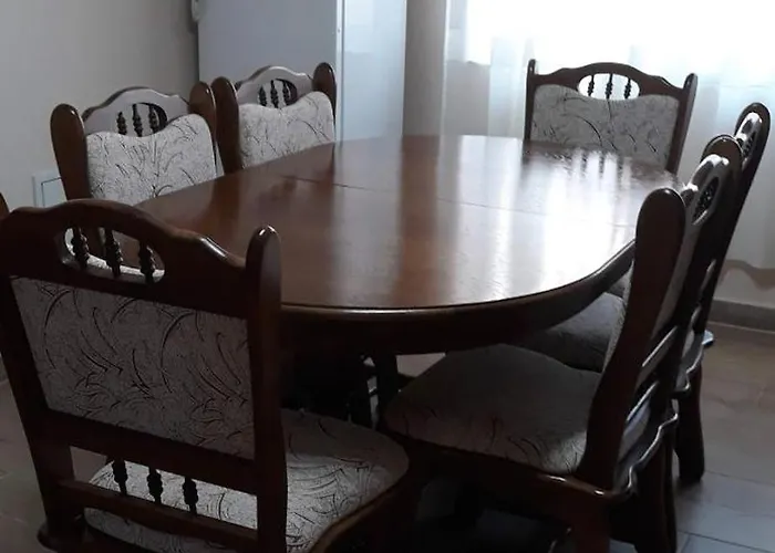 Gazde/Camere de închiriat Casa Nina